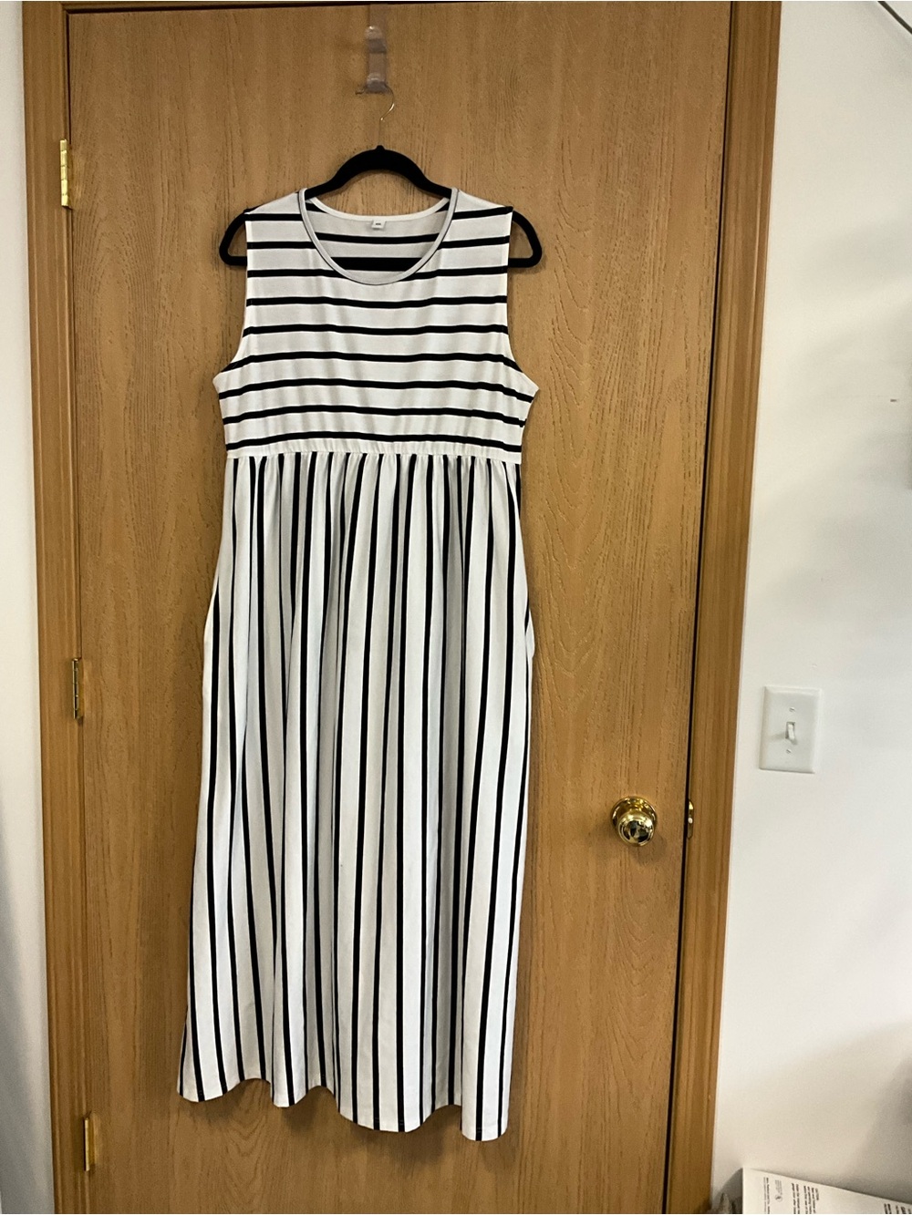 Source Unknown Black & White Striped Sleeveless Maxi Dress